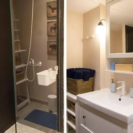 - Beachside - Free Parking - Limited Size Car Apartamento