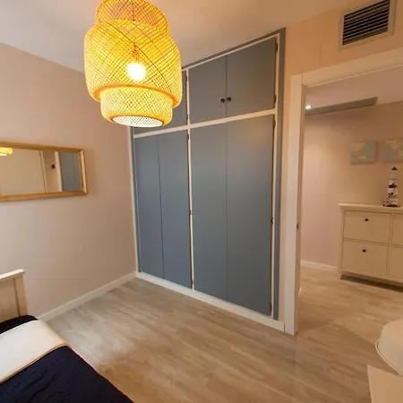 - Beachside - Free Parking - Limited Size Car Appartamento
